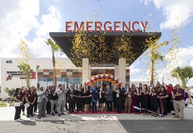 STHS employees at ribbon cutting ceremony for Pharr freestanding ER